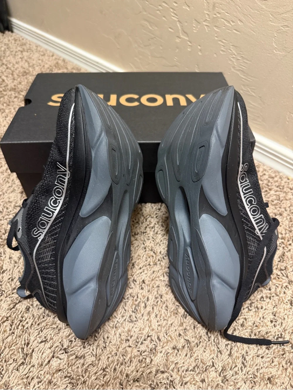 Saucony Endorphin Elite 3 unisex men’s 7 women’s 8.5 black/gun metal